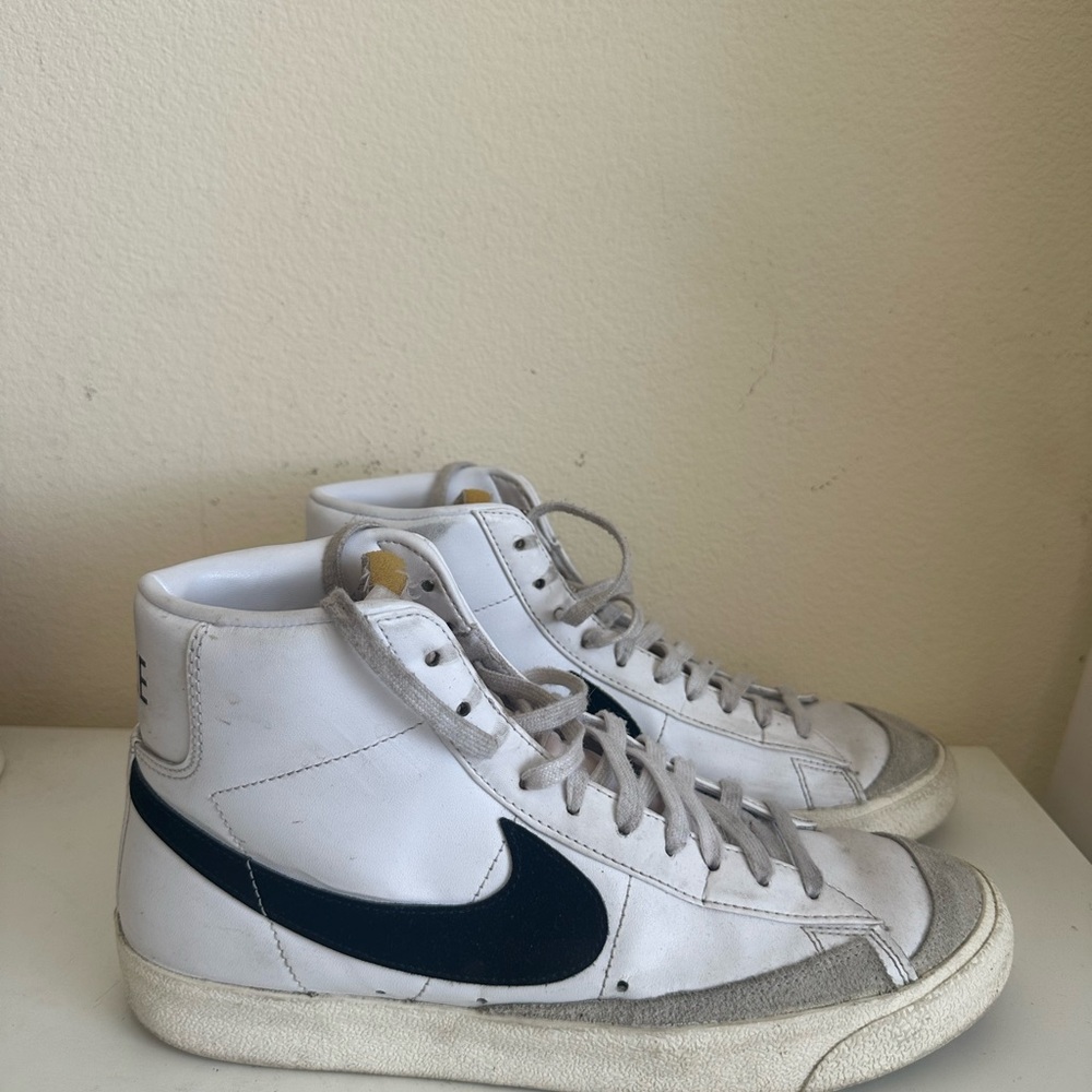Nike Blazers Size 9 Men’s